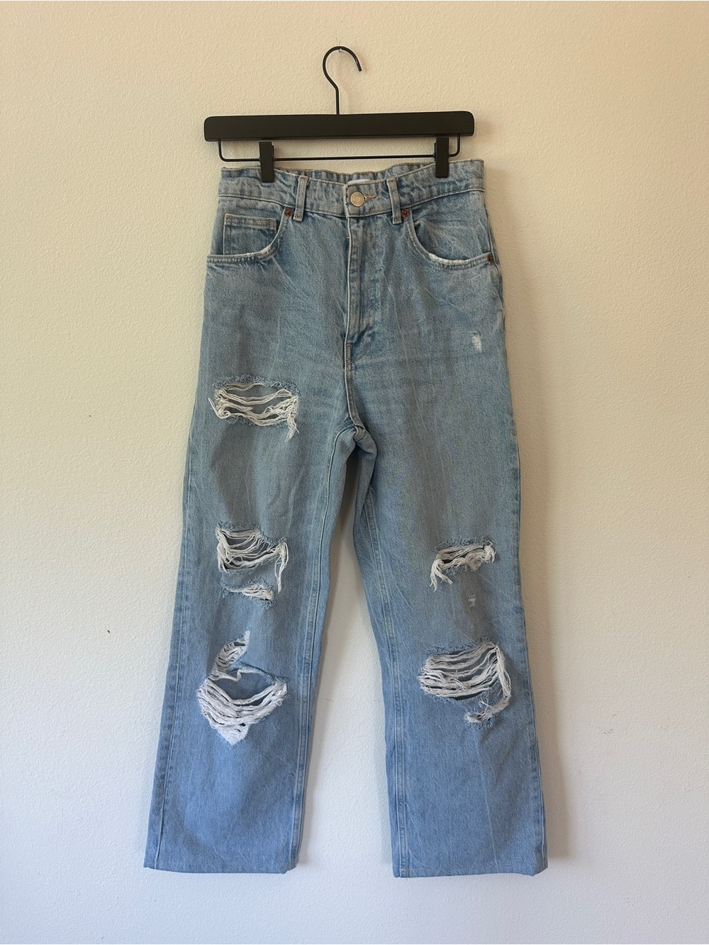 Zara High Waisted Ripped Distressed Jeans Light Wash Denim Size 6